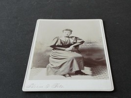 1890’s-Pretty Fashionable Woman-Cabinet Card Photo by Fitz &amp; Co. Art Studio. - £5.86 GBP
