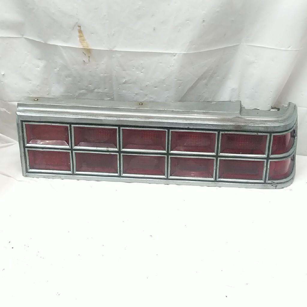 Pontiac 5971980 1981-1986 Bonneville Parisienne RH Passenger Tail Light Assembly