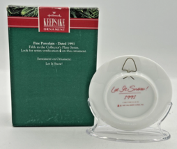 1991 Hallmark Let It Snow! Collector&#39;s Plate &amp; Stand U129 - £10.35 GBP