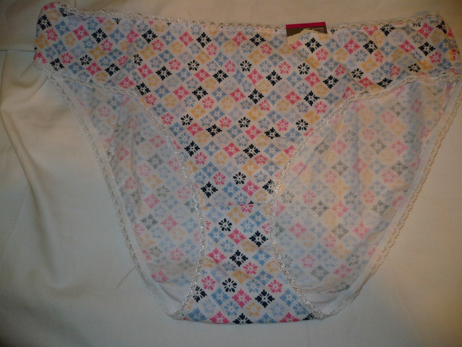 Secret Treasures Cotton Bikini Panty Size Large (7) White W Pink Blues - $8.79