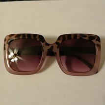Women&#39;s Purple Tortoise Print Oversized  Fashion Square Shaped Sunglasses - £9.48 GBP