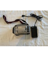 JVC GR-AXM700U Compact VHS Camera with charger NO BATTERY UNTESTED - $68.67 CAD