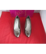EASY STREET Fabulous Pumps - Pewter - US Size 7 1/2  -  #647 - $33.94 CAD