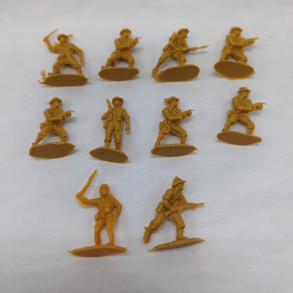 (10) WWII Infantry Plastic Army Men Miniature Toys 1&quot; - $12.66