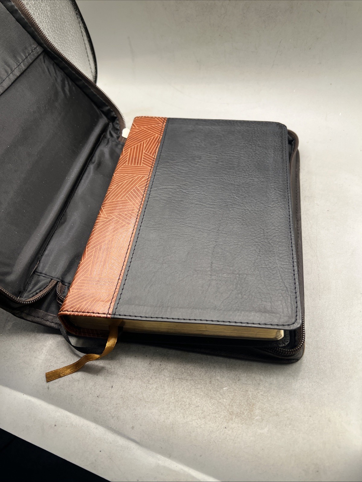 CSB Rainbow Study Bible,Black/Tan LeatherTouch, - CSB Bibles by Holman With Case Item image 2