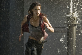 Resident Evil: Afterlife Ali Larter running in rain 24x18 Poster - £19.17 GBP