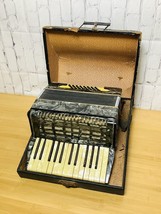 25 Key 32 Button Vintage Piano Accordion - W Case READ DESCRIPTION - £249.68 GBP