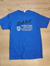 T-shirt DARE Resist Drugs &amp; Violence, blu da uomo M Upper Saucon PA Lehi... - €17,11 EUR