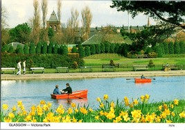 Vtg Postcard Row Boating at Victoria Park, Glasgow, Continental, Unposted - £5.17 GBP