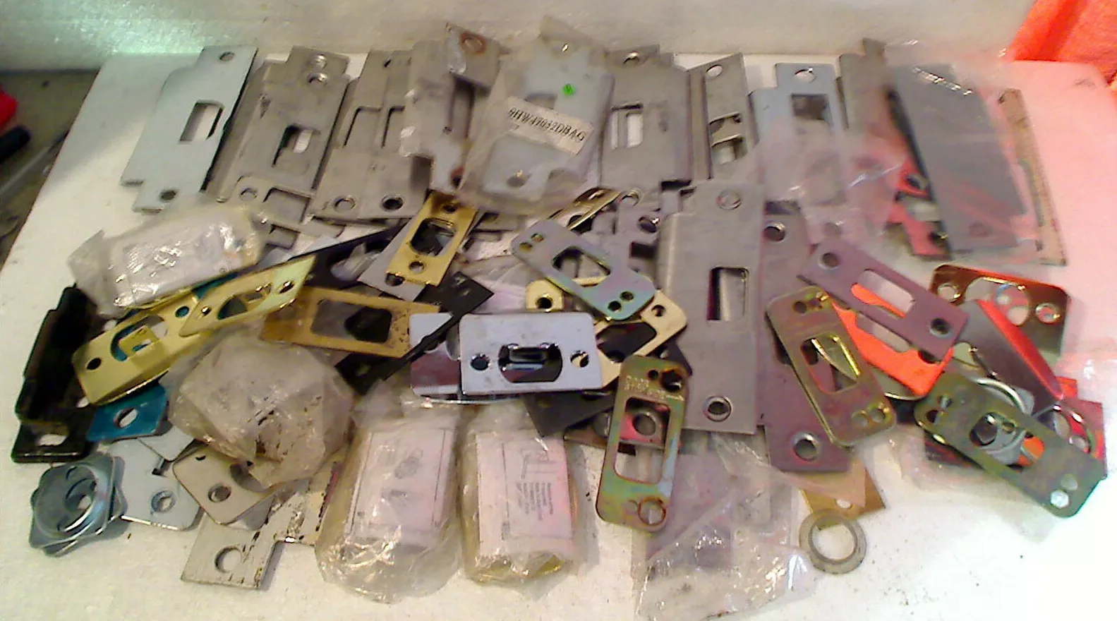 Locksmith/Construction Lot Of A Whole Mess Of Steel And Brass Strike Plates - €30,18 EUR