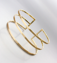 CHIC Minimalist Urban Artisanal Gold Ribbed Sculpted Cage Cuff Bracelet - £15.14 GBP