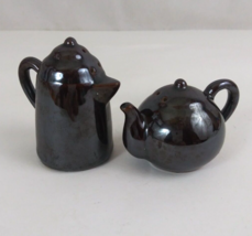 Vintage Farmhouse Brown Tea Pot &amp;  Tea Kettle Salt &amp; Pepper Shakers - $7.91