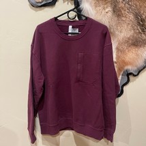 Stori NWT Men&#39;s Embark Crew in Washed Port Medium Front Pocket Sweatshirt - $544.14 MXN
