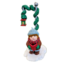 Miniature Christmas Village Accessory Caroler by a Lamppost 3.25&quot; Tall Plastic - £5.52 GBP