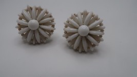 Vintage 2.3cm W Germany White Flower Earrings - £15.53 GBP