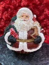Vintage Pier 1 Santa Claus Holding Wreath and Toys Christmas Resin Figur... - $11.29