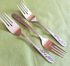 International Silver Stainless Rogers Co 3 Salad Forks Spring Flower 6 1... - £10.07 GBP