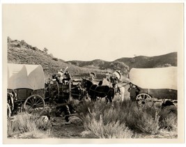 TEXAS PIONEERS (1932) Native Americans Attack Covered Wagon MGM Western 8x10 - £27.97 GBP