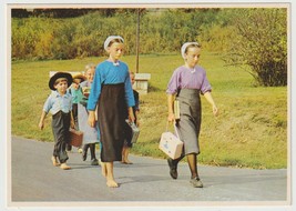 Amish Children Walking From School Vintage Post Card Unposted 1958 - $4.90