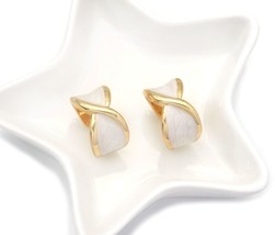 White Enamel Gold Bowknot Ring, Sku#LX125 - £6.16 GBP