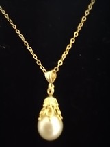 Vtg. Cultured Pearl &amp; 14 K gold pendant/necklace - £27.15 GBP