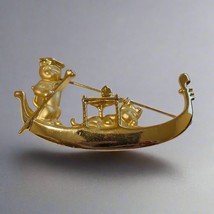 Vintage Cat On Gondola Brooch - $182.44 MXN