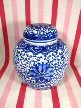 Beautiful Vintage Chinese Porcelain Blue &amp; White Handpainted Ginger Jar with Lid - £53.78 GBP