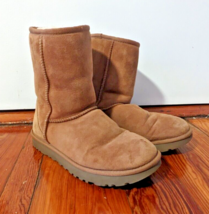 UGG Boots Size 8 Classic Short Chestnut Brown sheepskin suede uggs - FLAWS HOLE - £10.35 GBP