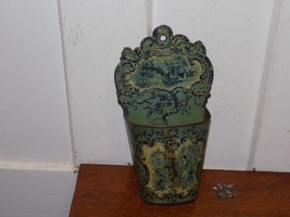 Vintage Tin Embossed Wall Pocket Match Stick Holder - $1,199.48 MXN
