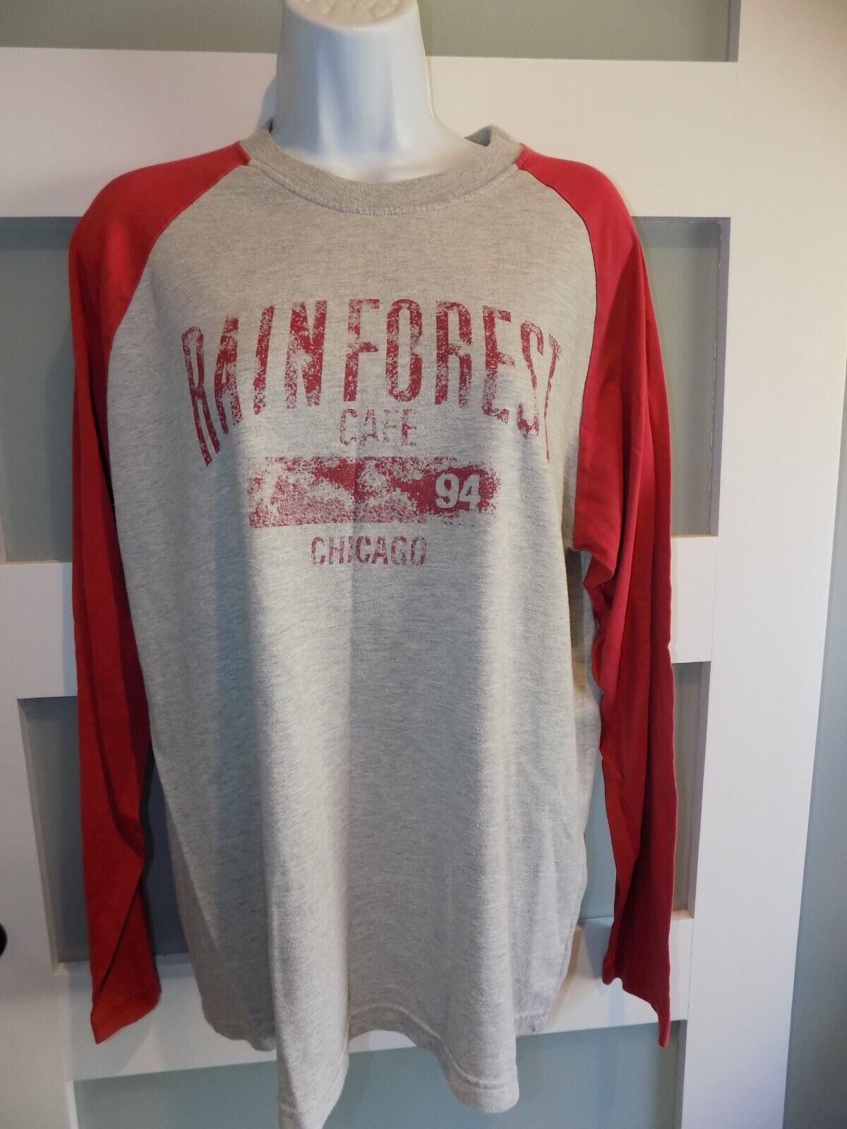 Rainforest Cafe Chicago Red/Gray Baseball T-Shirt Size L Men&#39;s - $15.00