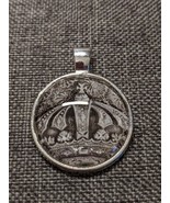 Vintage Family Crown in Black and White Glass Cabochon Pendant Kit IV1010 - £7.81 GBP