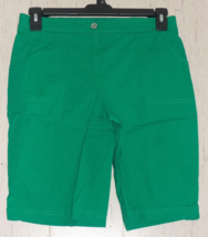 EXCELLENT WOMENS CHICO&#39;S KELLY GREEN SHORT W/ POCKETS  SIZE 0.5  (6) - £18.30 GBP