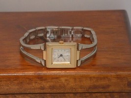 Pre-Owned Women’s Guess Bracelet Analog Fashion Watch - £11.05 GBP