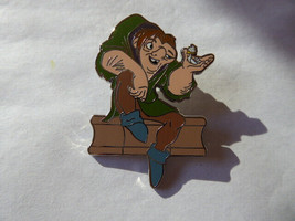 Disney Trading Pins Quasimodo Holding Bird - £11.14 GBP