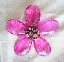 Fabulous Pink Clear Faceted Acrylic &amp; Rhinestone Flower Brooch 1980s vintage - £11.35 GBP