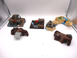 Micro Machines Skull Island Playset 1994 Hi ways &amp; Byways Spikes Auto Wr... - $1,093.15 MXN