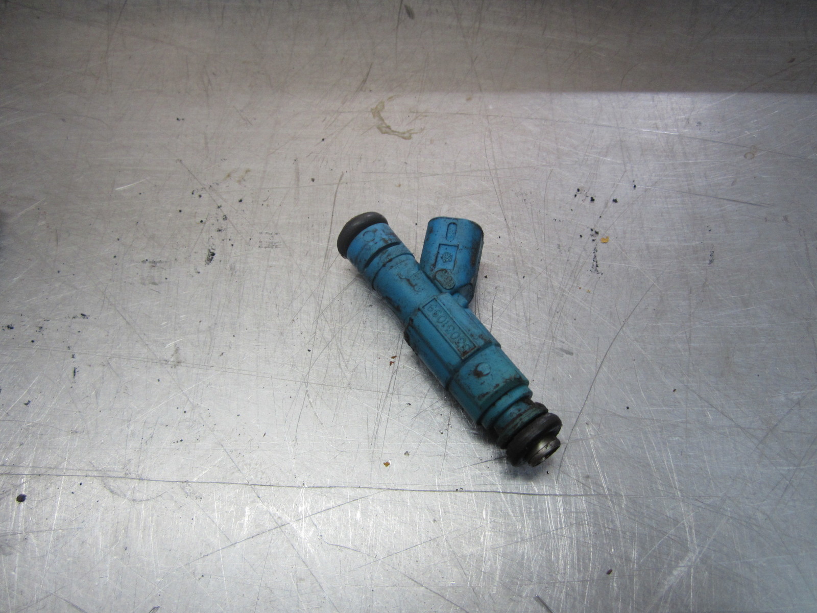 Fuel Injector Single From 2003 Jeep Liberty  3.7 53031099 - $25.99