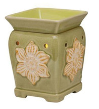 Scentsy &quot;Daphne&quot; Green Ceramic Wax Warmer Mid-Size Flower Discontinued NEW - £23.79 GBP