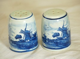 Delft&#39;s Art Pottery Salt Pepper Shakers Hand Painted Blue &amp; White - £17.07 GBP
