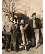 6 1/2 x 4 1/2    VINTAGE PHOTOGRAPH   Circa 1946  Handsome Family on the... - €4,33 EUR