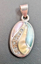 925 STERLING SILVER OVAL MOTHER OF PEARL INLAY AND ROUND CZ PENDANT - $541.26 MXN