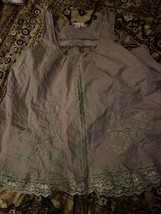 O &amp; G Romantic Beige  Embroidered  Blouse Size L jr - £13.91 GBP