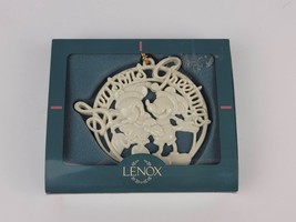 Lenox Disney Mickey Mouse &amp; Minnie Season&#39;s Greetings Porcelain Ornament Skating - £15.89 GBP