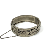 Vintage Lisner Bangle Bracelet With Raised Leaves and Flowers - $32.46 CAD