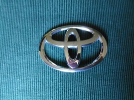 2007-2009 Toyota Camry trunk lid emblem. Used OEM - £11.00 GBP
