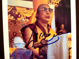 DALAI LAMA TIBETAN SPIRITUAL LEADER TENZIN GYATSO SIGNED AUTO 7X10 PHOTO... - £470.71 GBP
