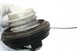 2001-2005 CHEVROLET SILVERADO 6.6L DIESEL FUEL CAP P8904 image 11