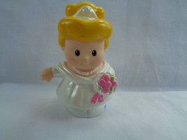 2012 Fisher Price Little People Princess Cinderella White Wedding Dress Figure - $2.32