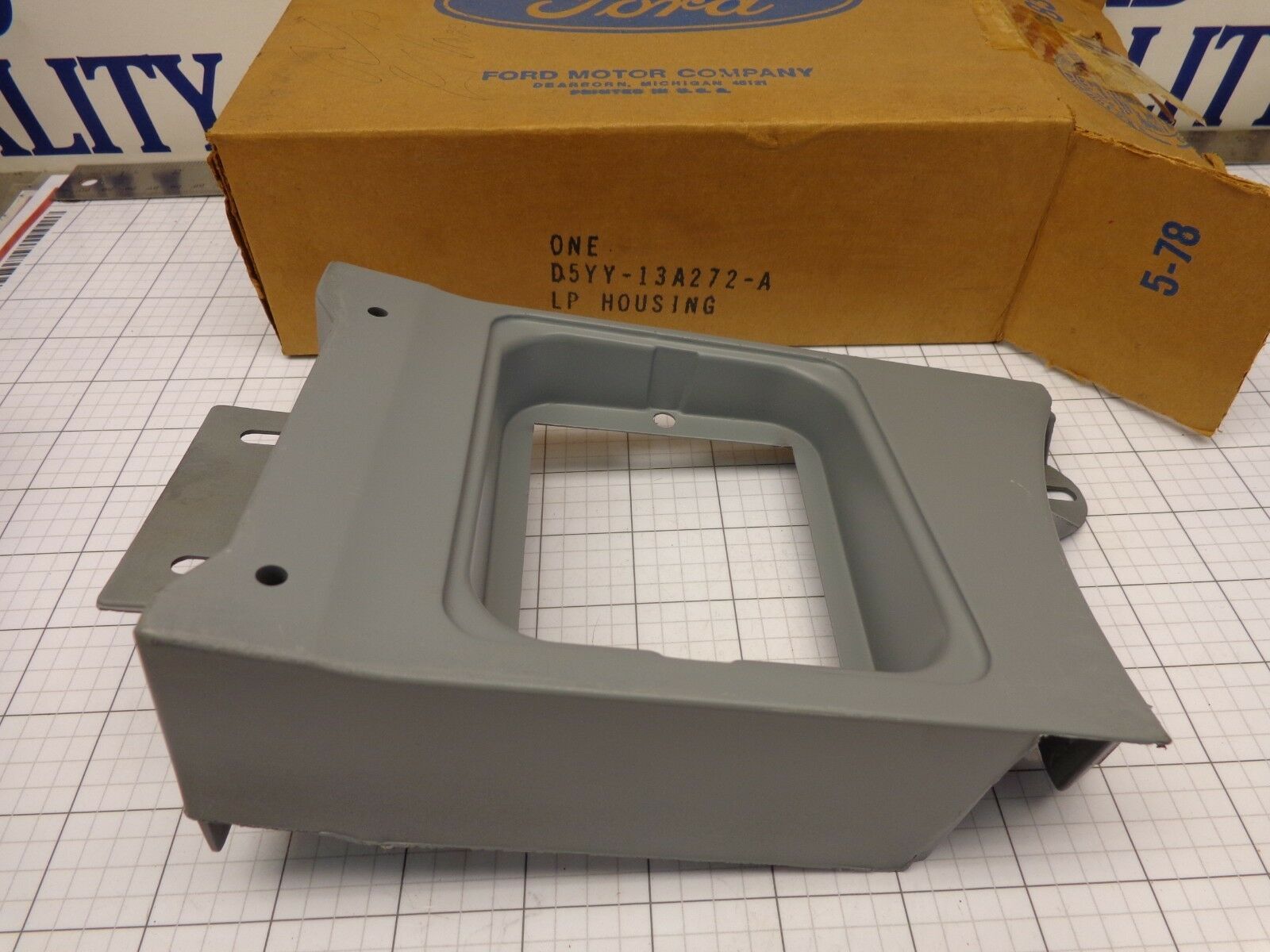 FORD OEM NOS D5YY-13A272-A Rear Light Lamp Housing RH Cast D5YB-13A272 - $88.02