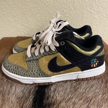 Women&#39;s Sz 5 Nike Dunk Low Premium Dia De Los Muertos Black Gold FQ8148-010 - £81.14 GBP